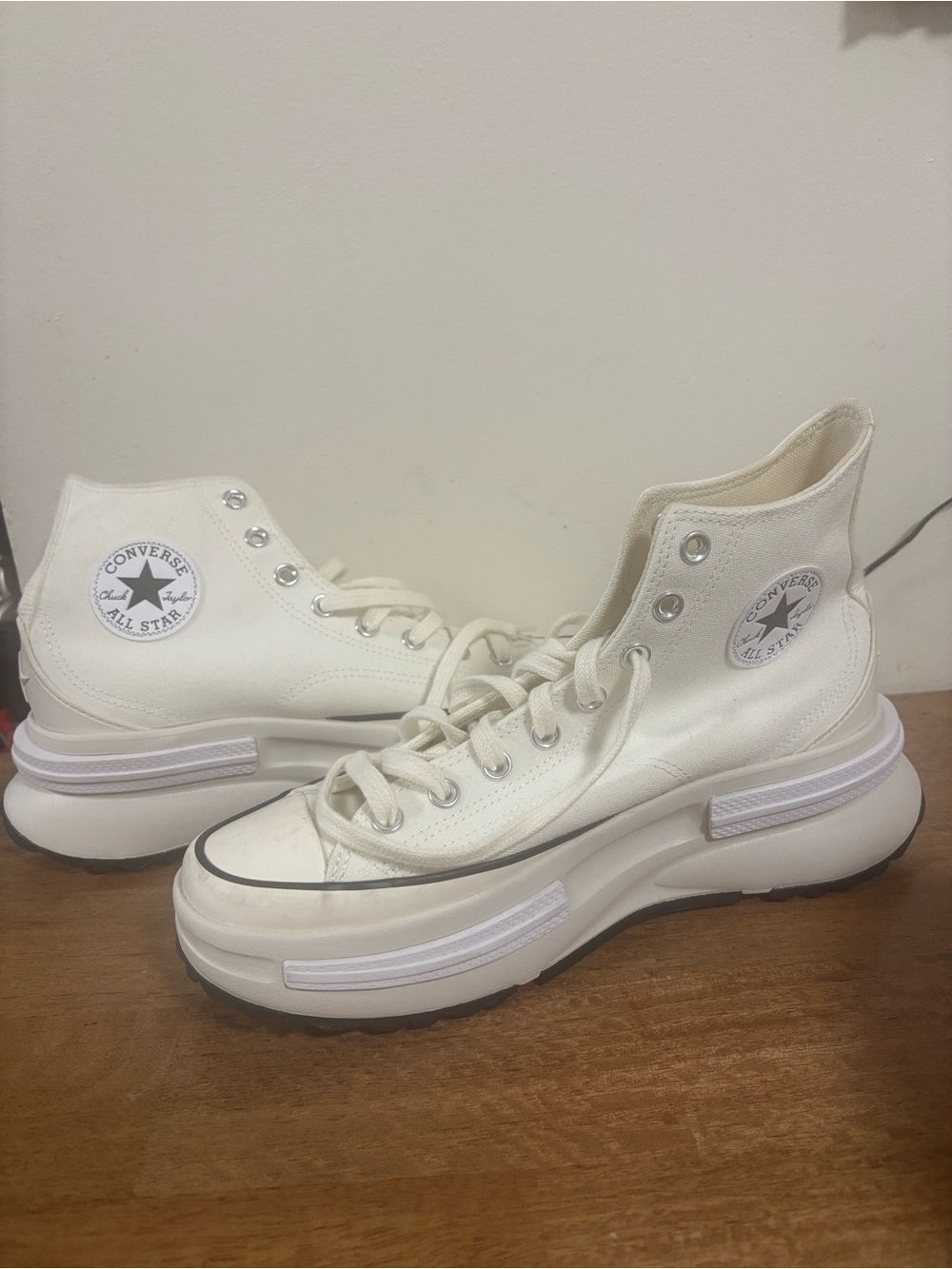 Converse Women'sWhite Platform Chuck Taylor All Star . Men s 8.5. Woman  size 10